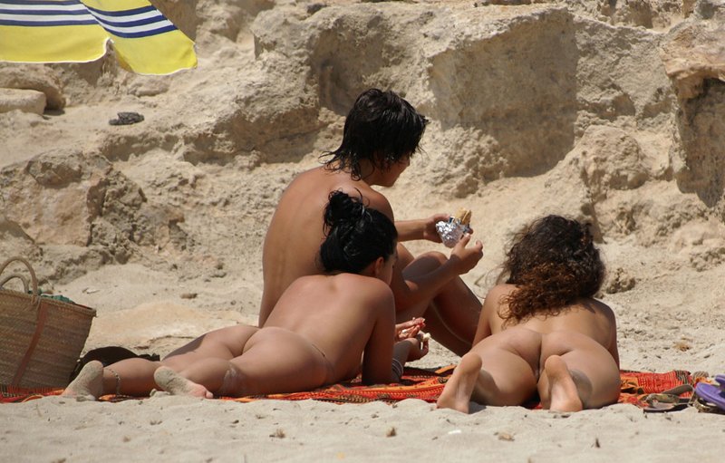 lesbians banging on beach