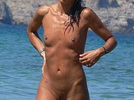 Huge beaches busty milf on nude